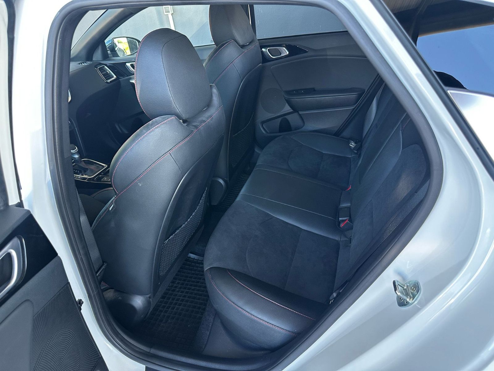 Kia pro cee'd / ProCeed 1.6 T-GDI DCT - Samsaru's Car Outlet