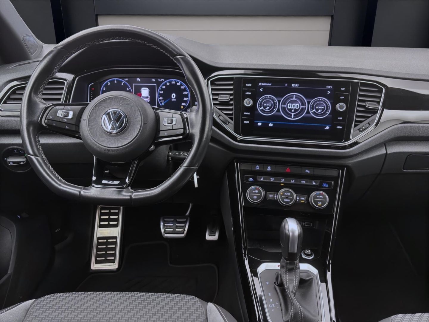 Volkswagen T-Roc 4M R - Samsaru's Car Outlet