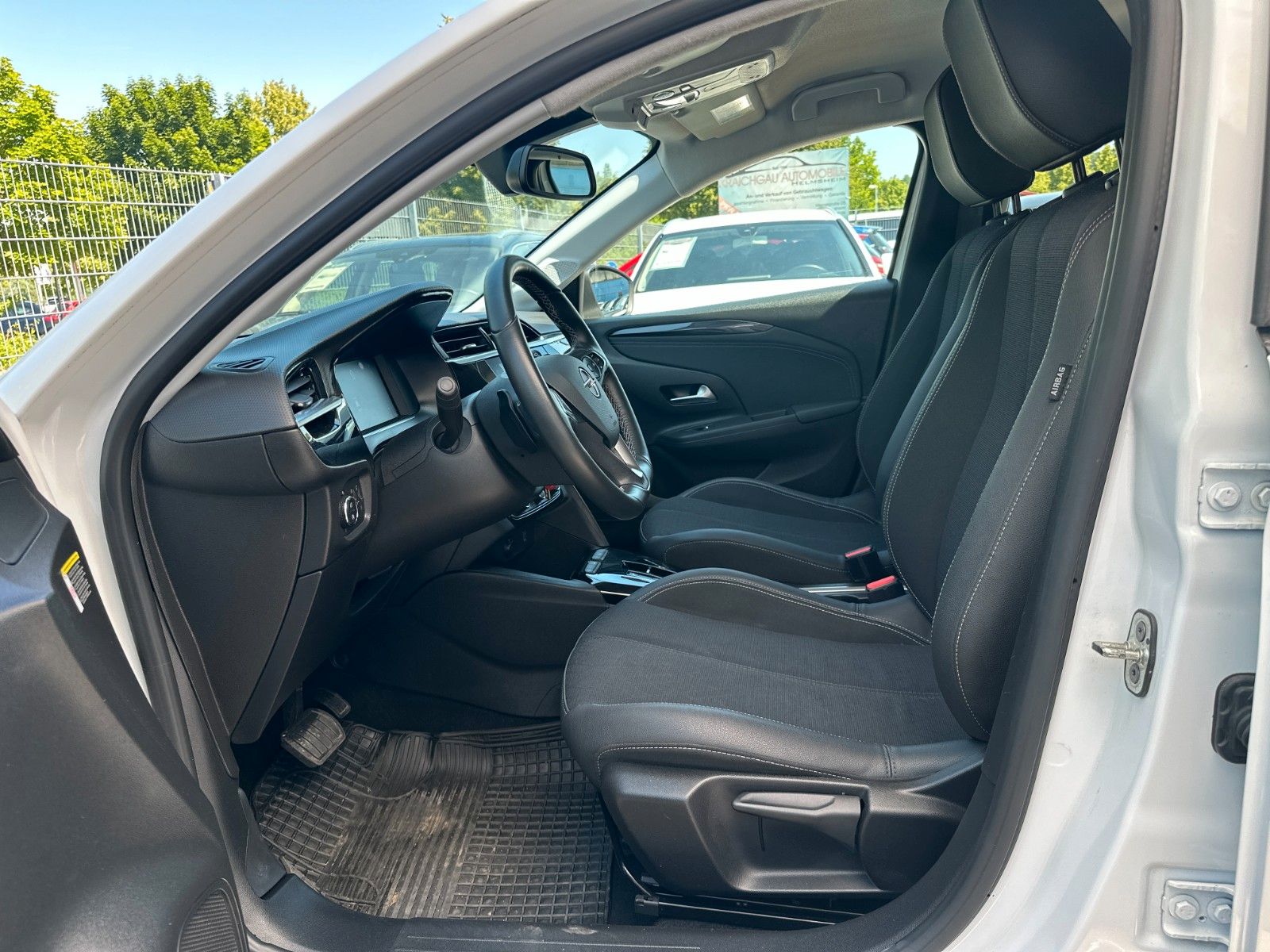 Opel Corsa 1.2 - Samsaru's Car Outlet