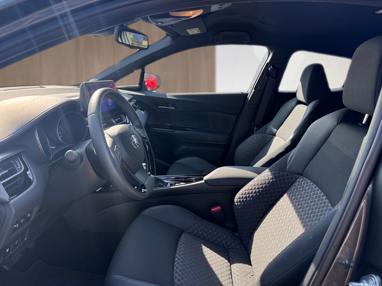 Toyota C-HR 2.0 - Samsaru's Car Outlet