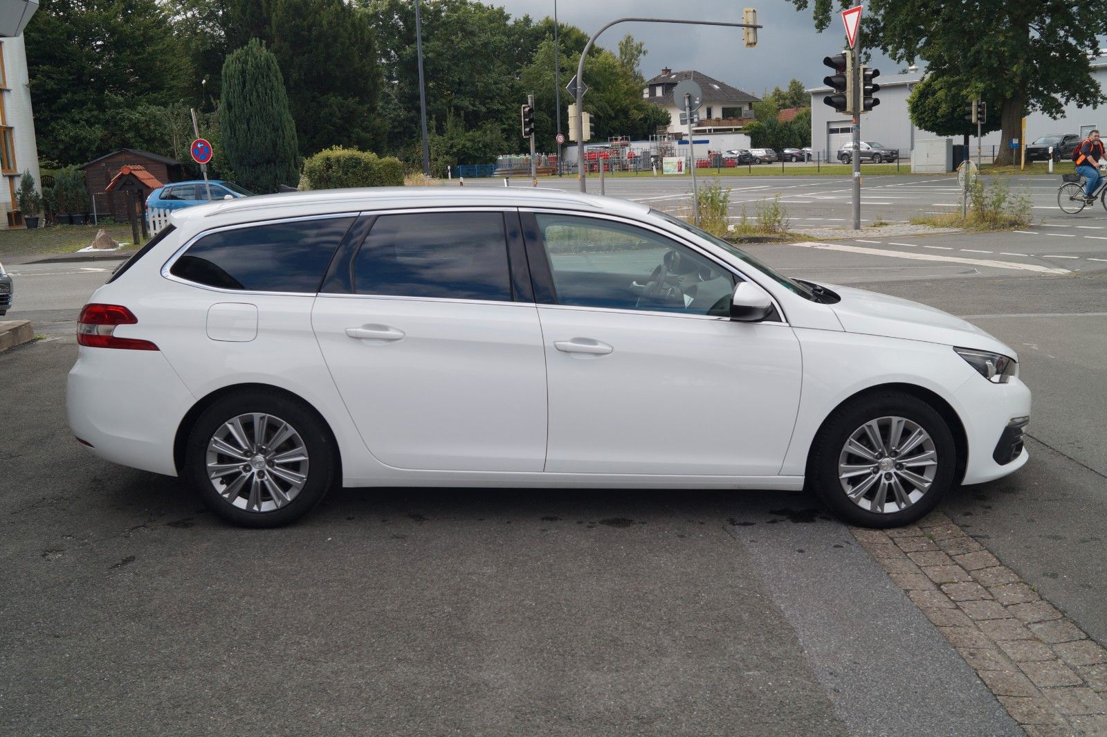 Peugeot 308 SW - Samsaru's Car Outlet