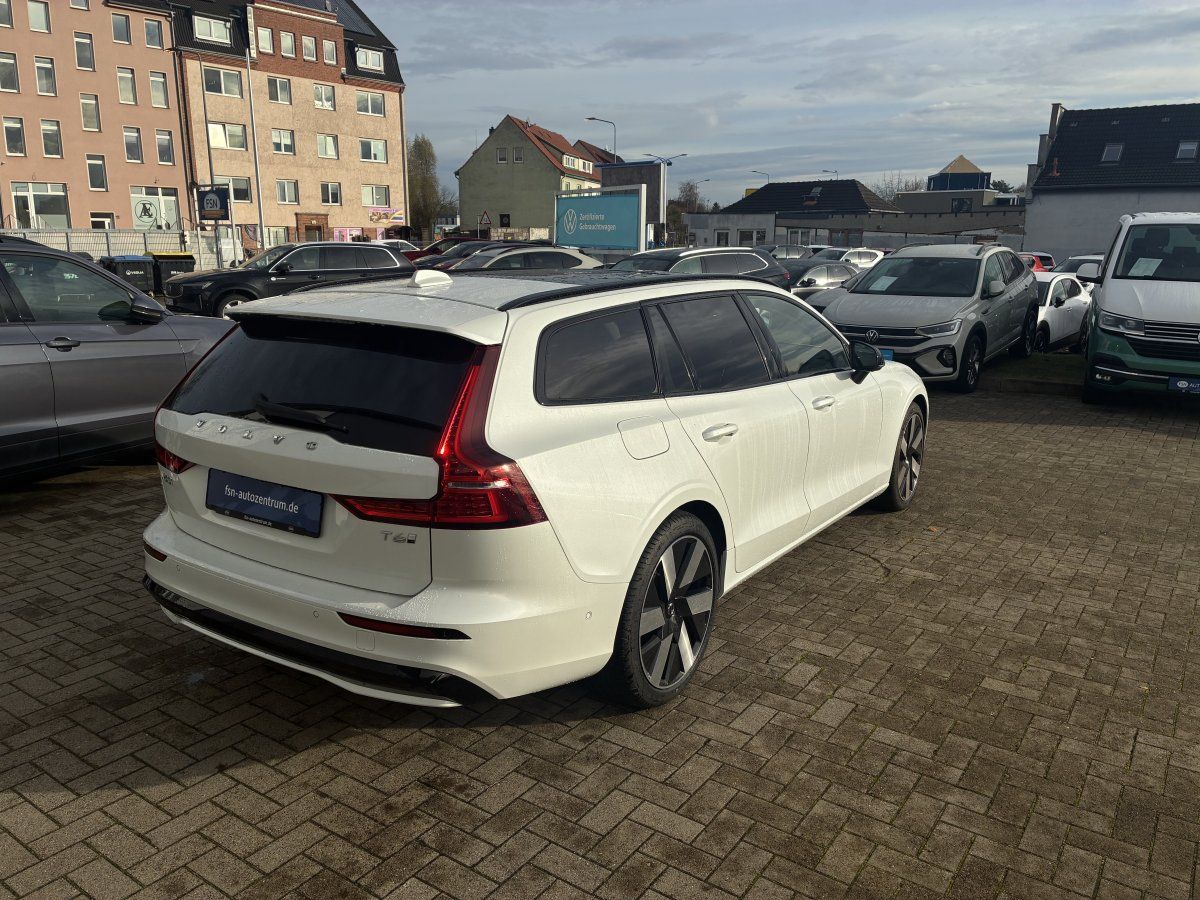 Volvo V60 T6 Ultra Dark AWD Plug-in Hybrid B&W AHK