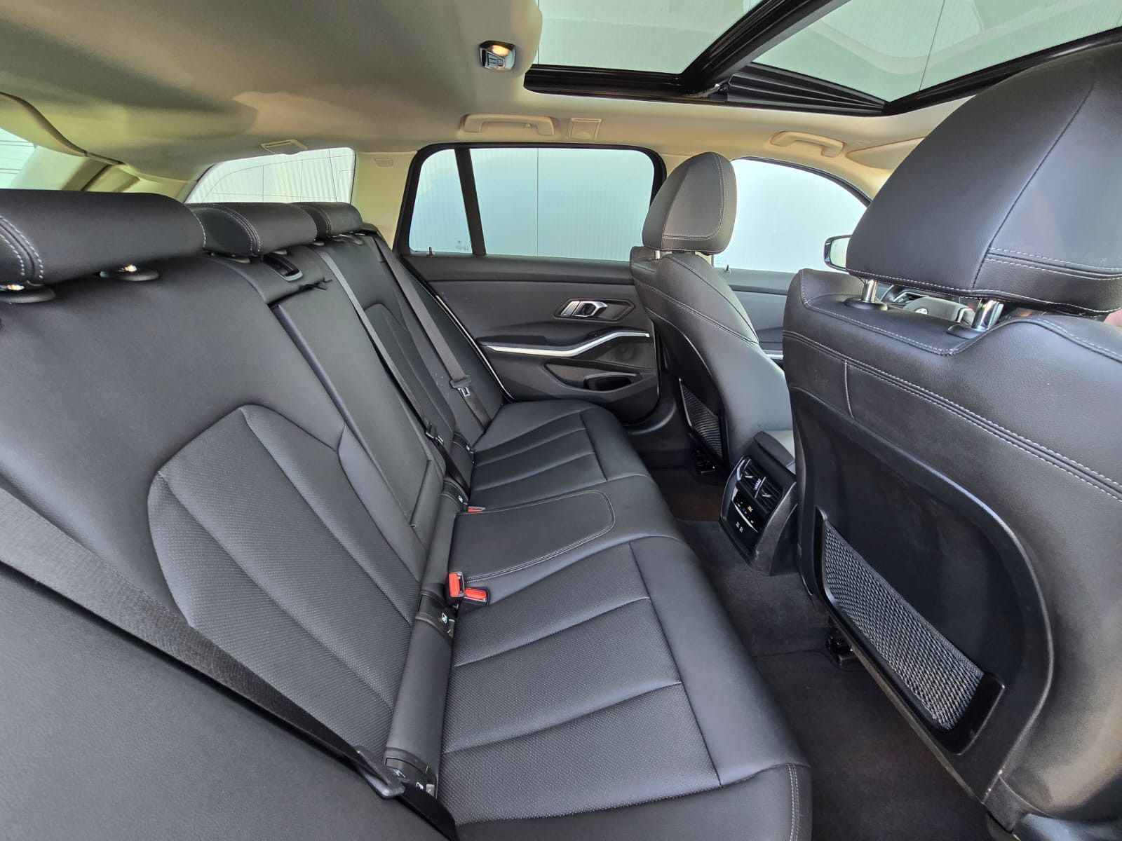 BMW 320d xDrive - Samsaru's Car Outlet