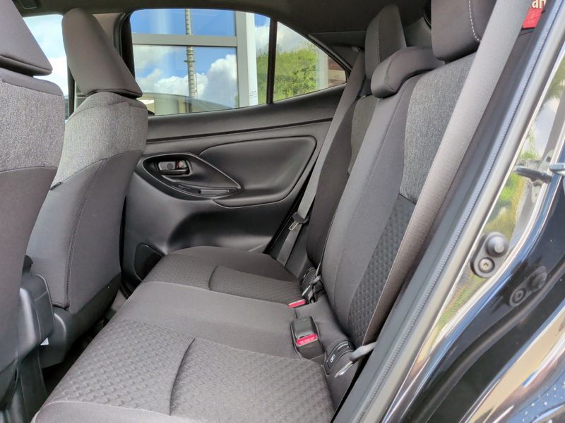Toyota Yaris Cross 1.5 Hybrid Teamplayer *2xPDC*ACC*BLI