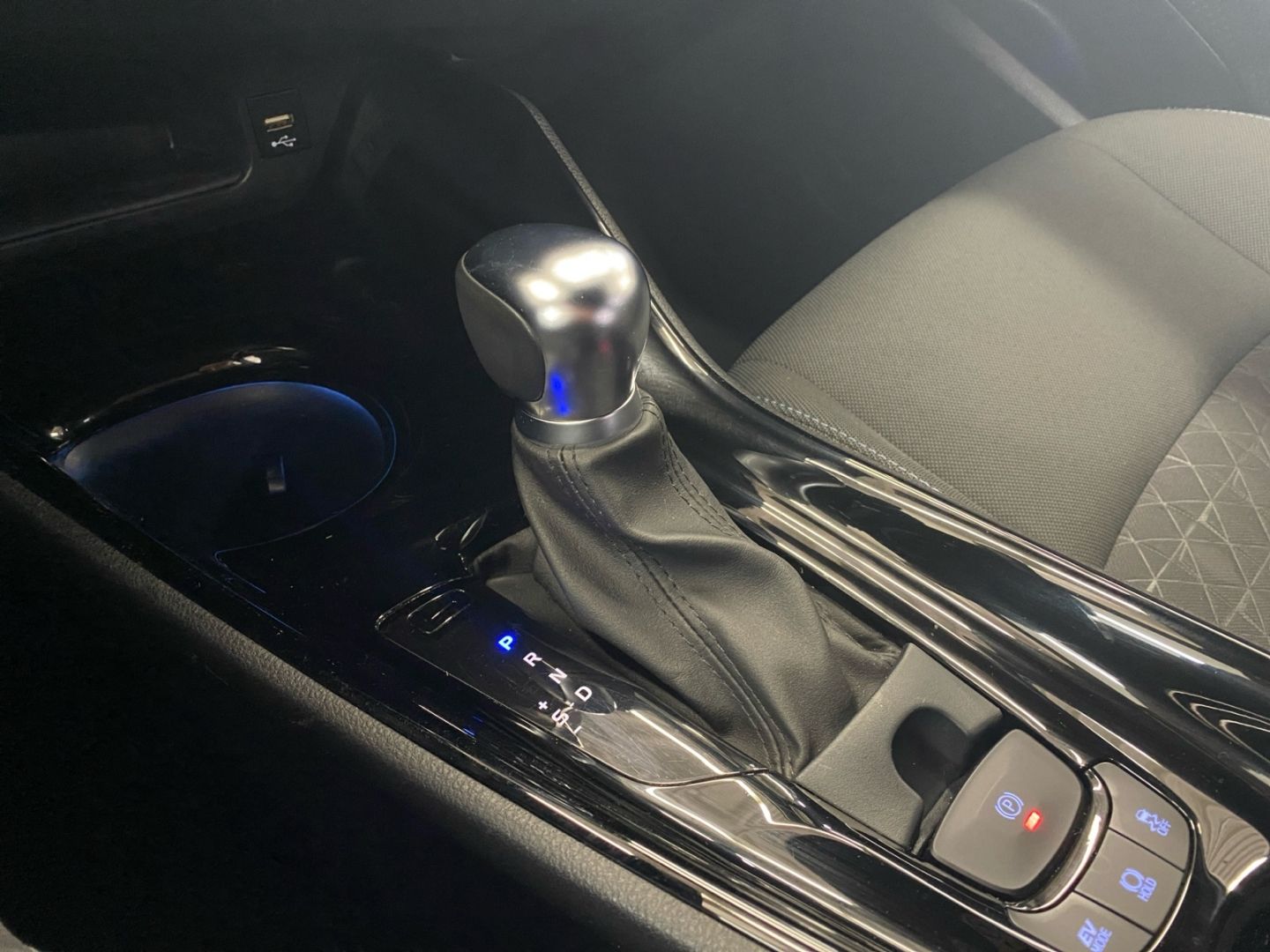Toyota C-HR 2.0 Hybrid - Samsaru's Car Outlet