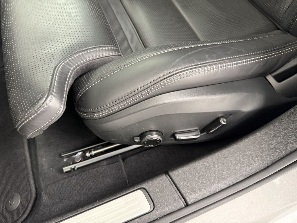 Volvo V60 T8 Ultra Dark Recharge Plug-In Hybrid AWD