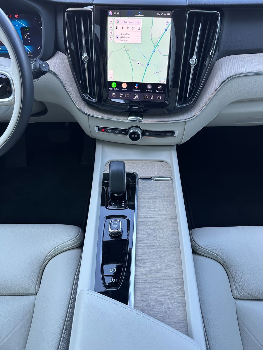 Volvo XC60 T6 AWD Recharge Core NAV+LED+PANO+AHK+STHZG