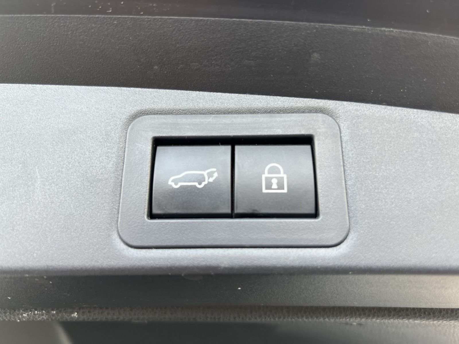 Toyota Corolla Touring Hybrid - Samsaru's Car Outlet