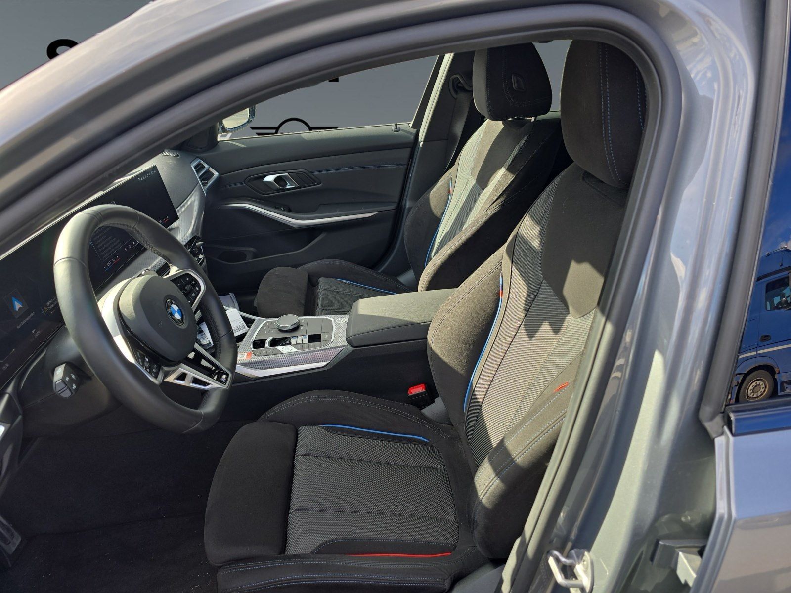 BMW 330d xDrive M Sportpaket*1000 € netto Zubehör ge