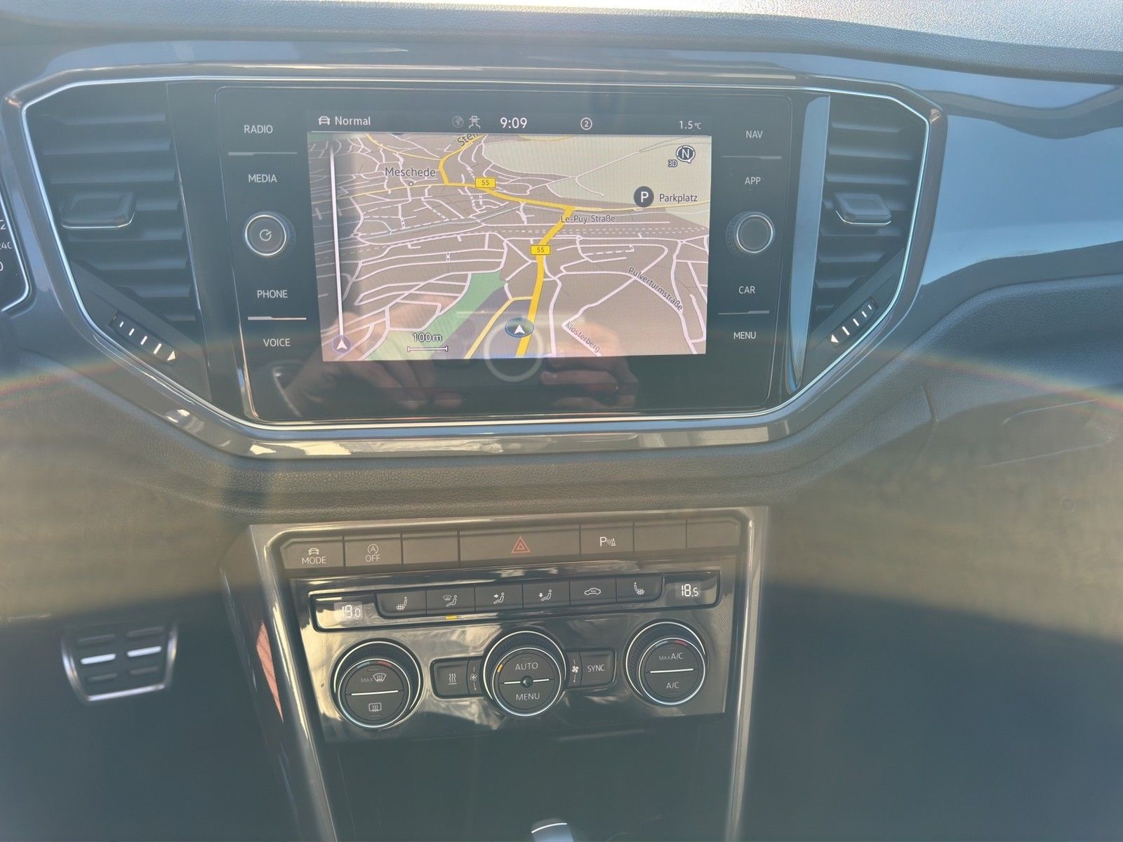 Volkswagen T-Roc 1.5 TSI Sport - Samsaru's Car Outlet