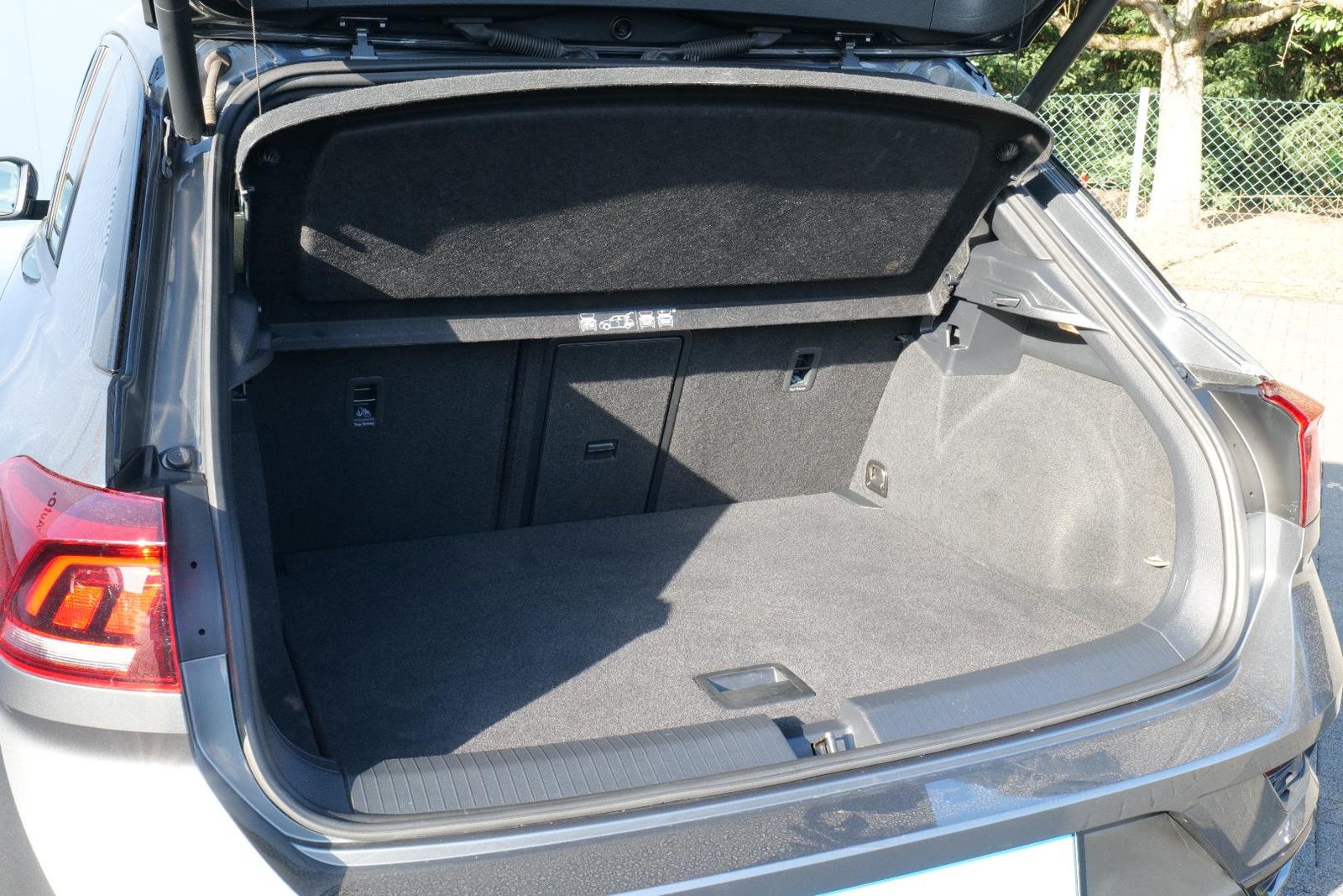 Volkswagen T-ROC Sport 1.5 TSI - Samsaru's Car Outlet