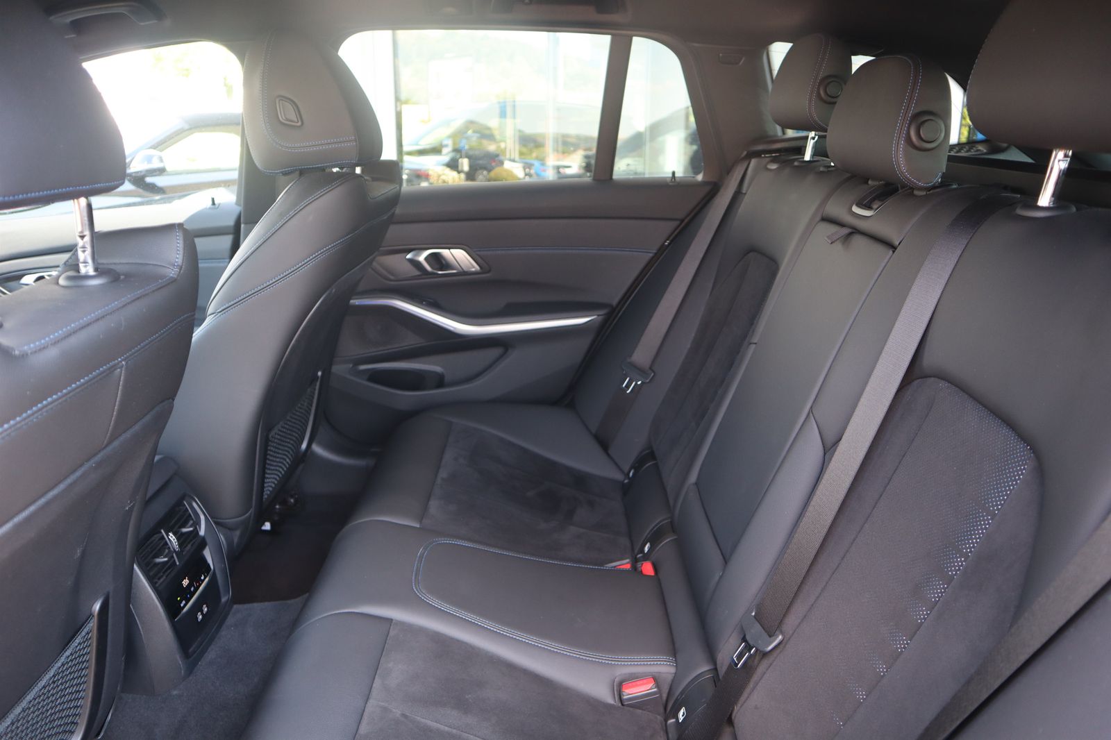 BMW 330d Touring M Sport - Samsaru's Car Outlet