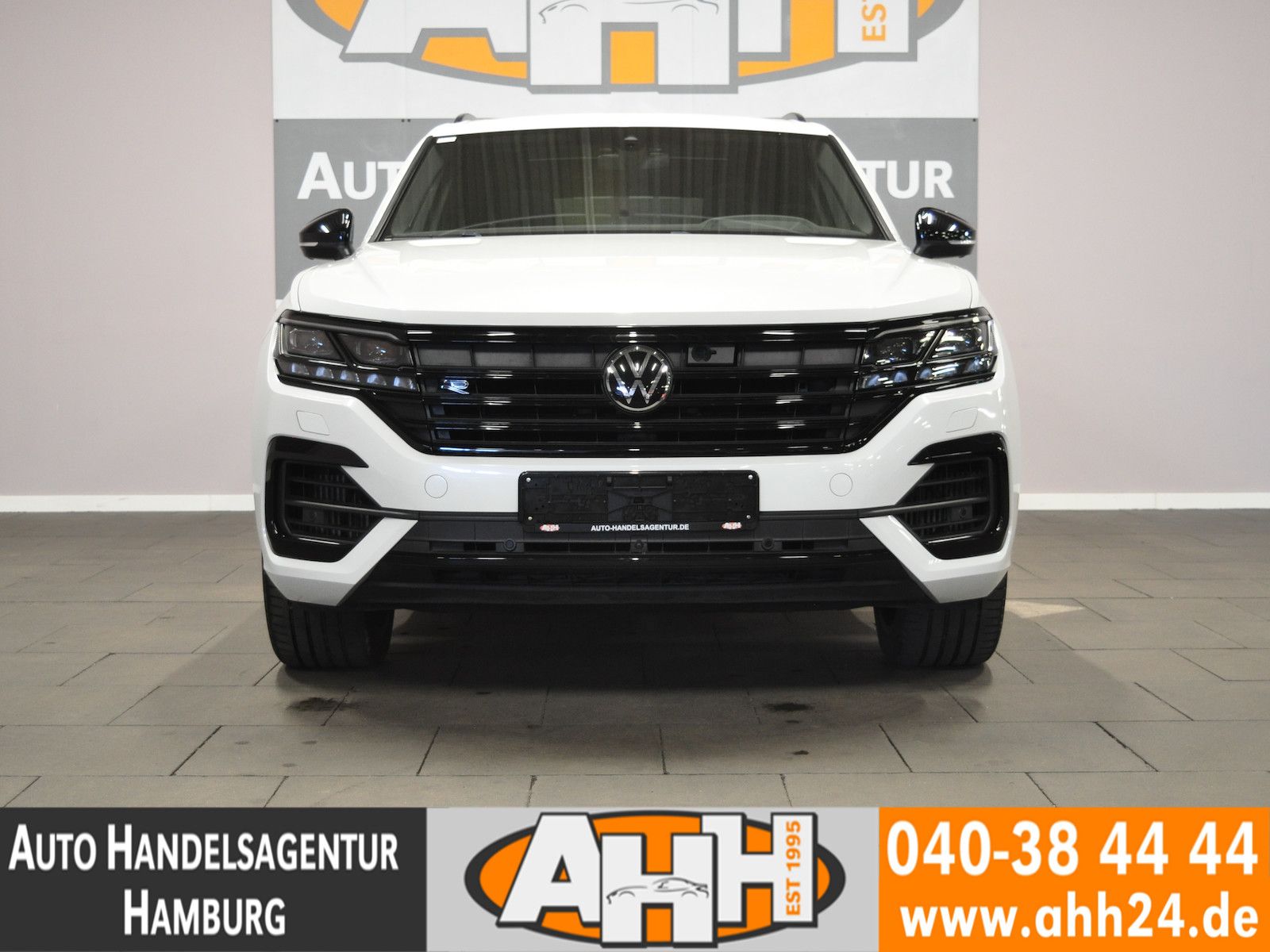Volkswagen Touareg 3.0 TSI 4M R-LINE - Samsaru's Car Outlet