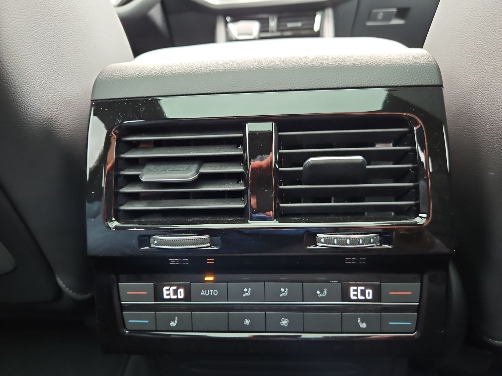 Volkswagen Touareg R-Line Black Style 3.0 TDI 4Motion AHK N