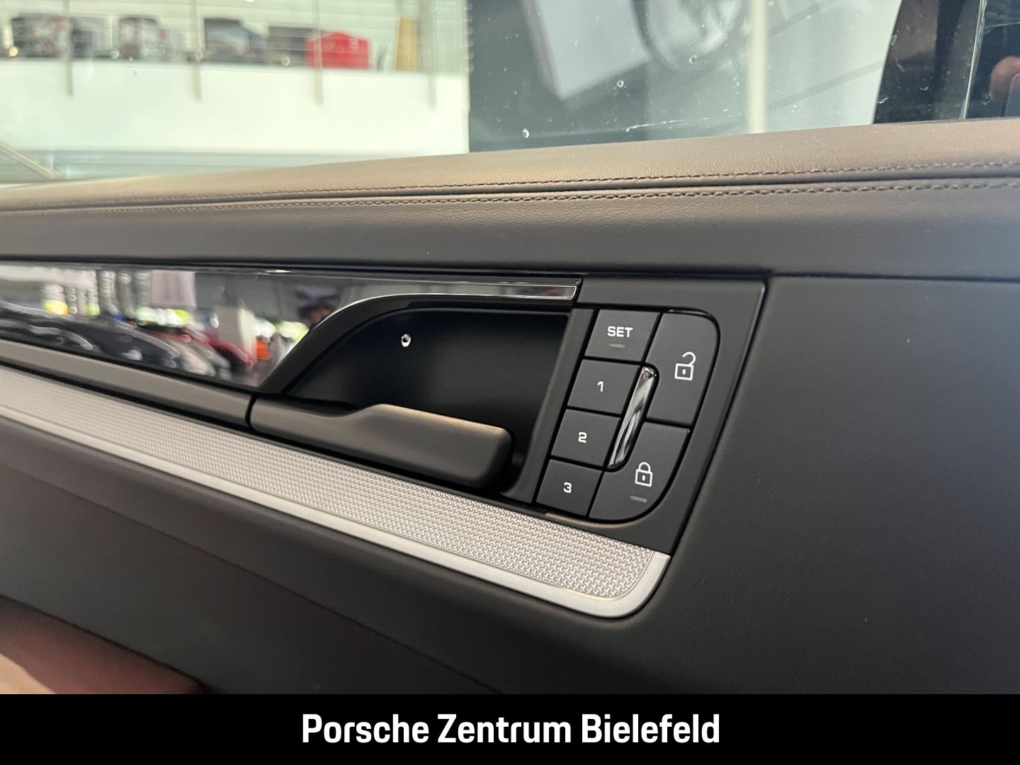 Porsche Cayenne BOSE LED-Matrix Panoramadach Luftfederun