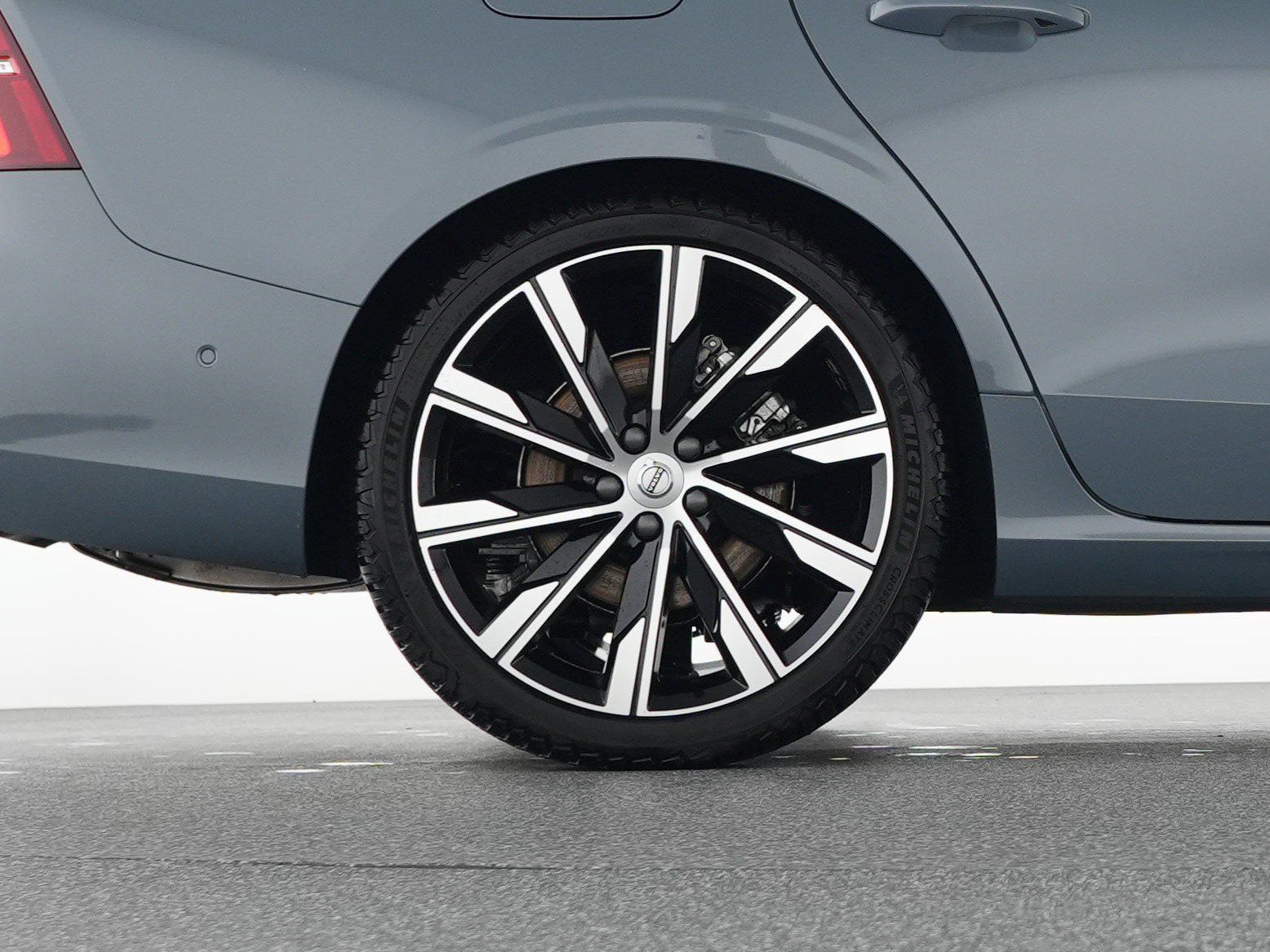 Volvo S60 B4 Plus Dark 360°Panorama*H&K*StHz*20"