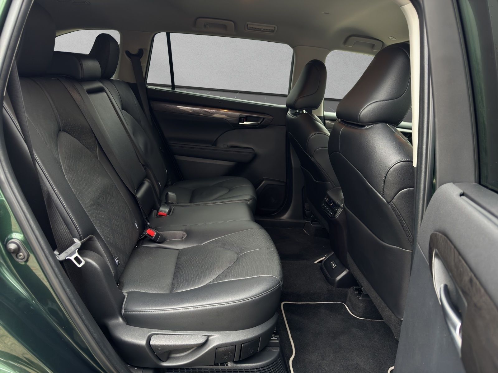 Toyota Highlander Hybrid Luxury 7 SITZER+LEDER+HuD+JBL