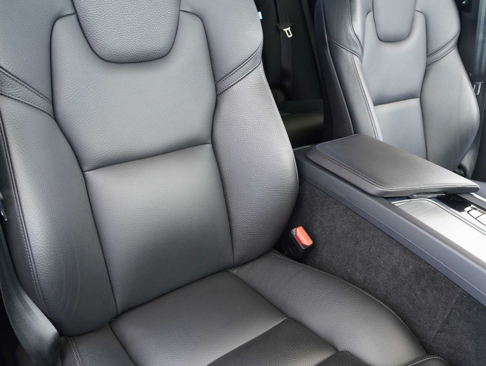 Volvo XC60 B4 B Plus Dark LED/NAVI/PILOT/ACC/KAMERA
