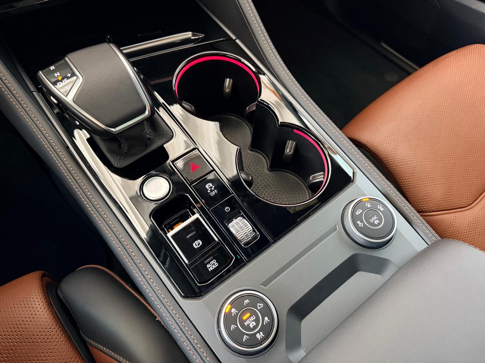 Volkswagen Touareg R-Line-Pano/ACC/AHK/360/Dynaudio/Massage