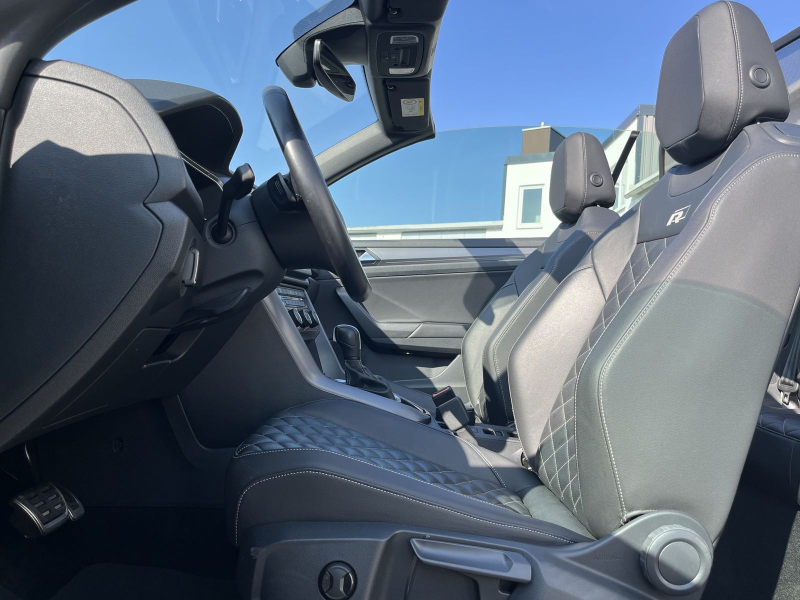 Volkswagen T-Roc 1.5 TSI R-Line - Samsaru's Car Outlet
