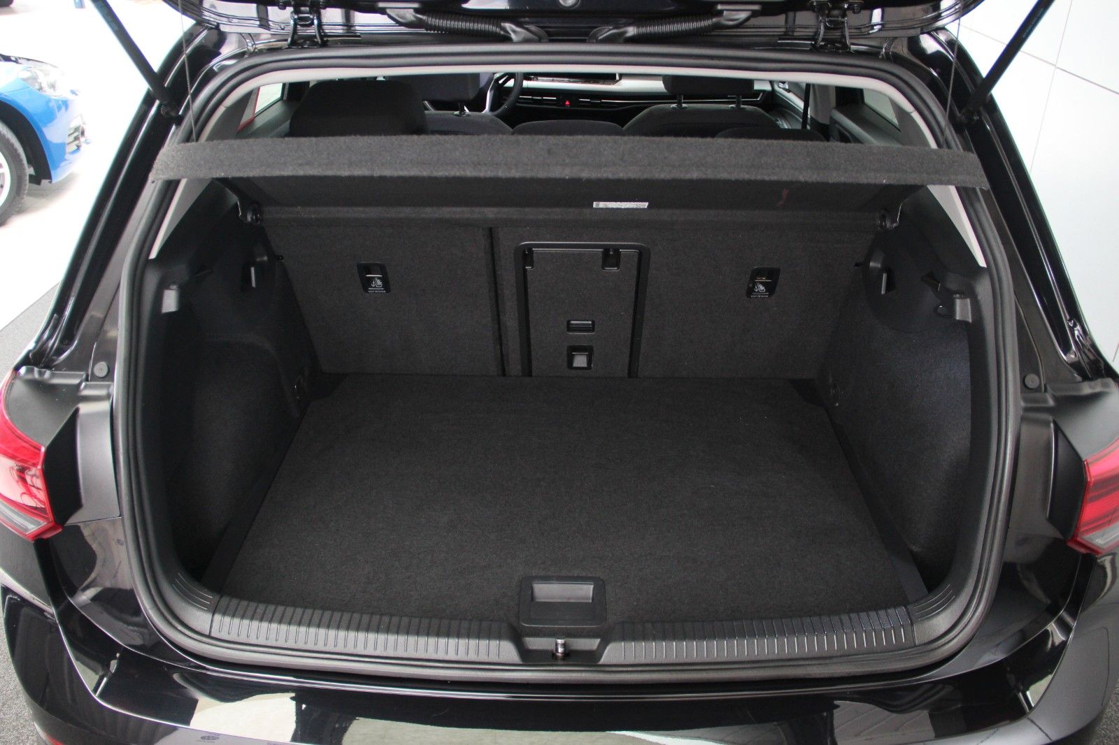 Volkswagen Golf 8 1.5 TSI Life - Samsaru's Car Outlet