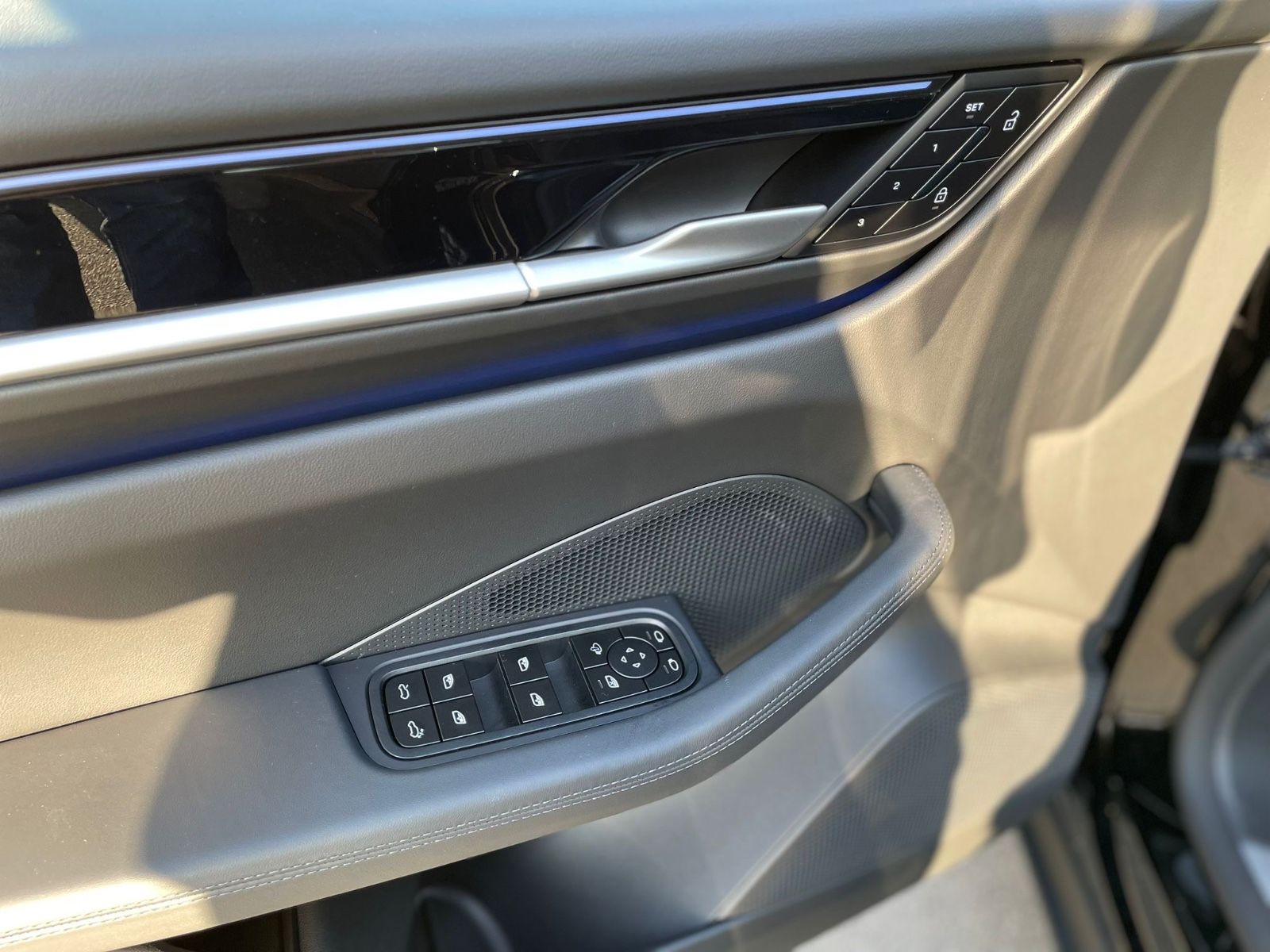 Porsche Macan 4 - Samsaru's Car Outlet