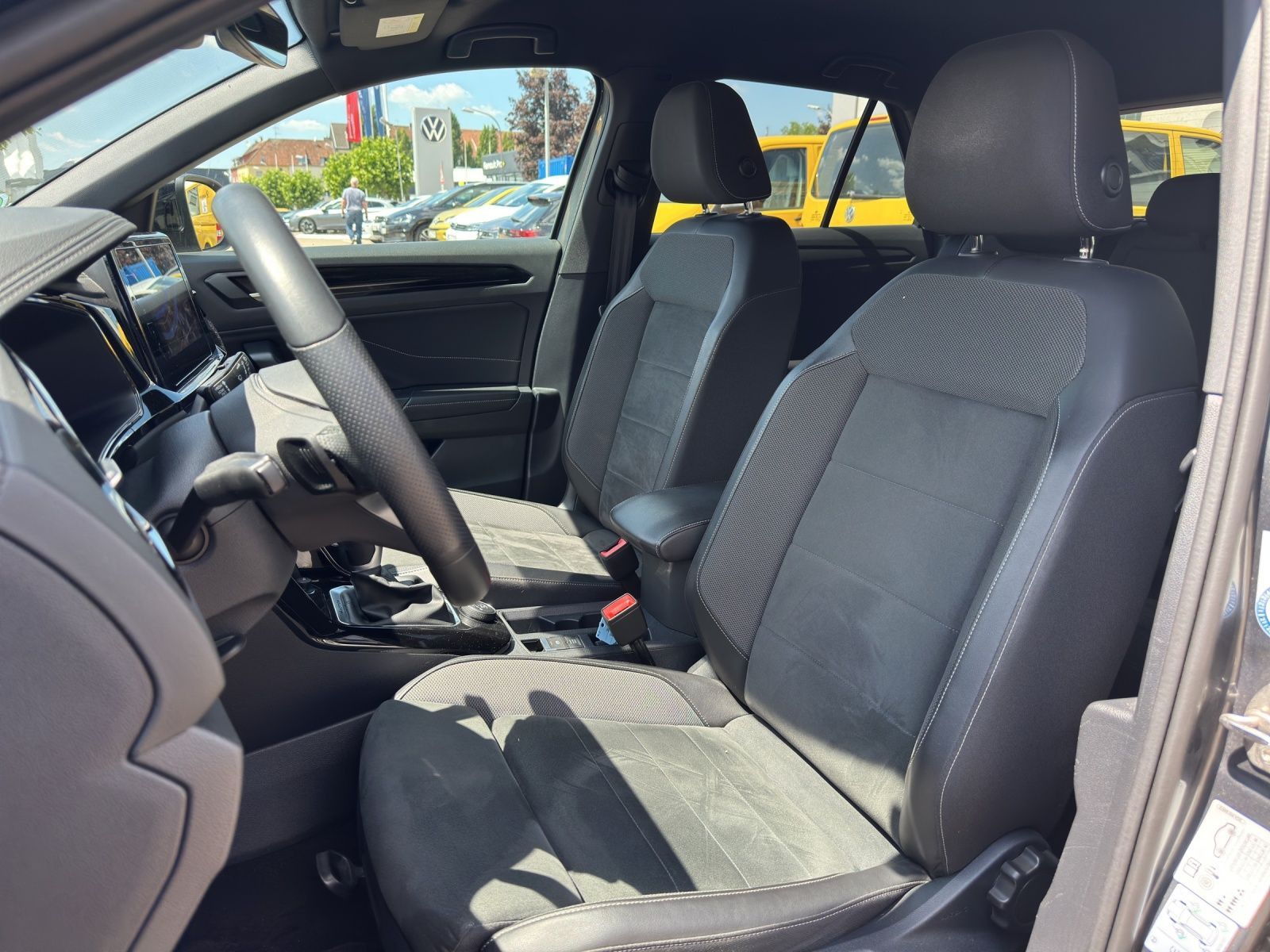 Volkswagen T-Roc R-Line 2.0 TSI DSG - Samsaru's Car Outlet
