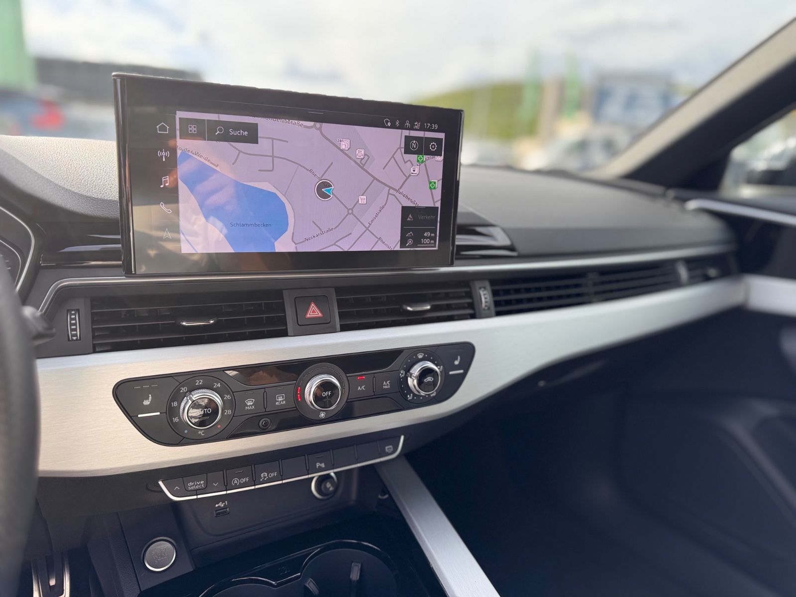 Audi A4 Avant 40 TFSI S line - Samsaru's Car Outlet
