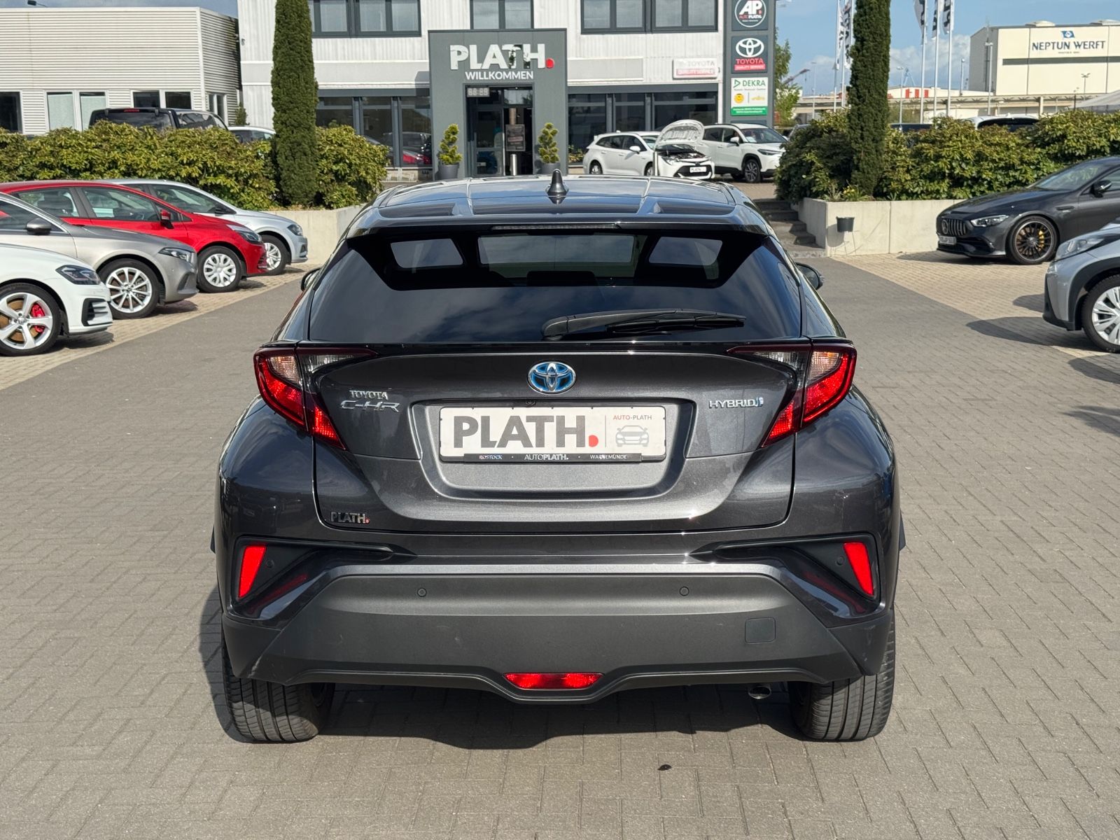 Toyota C-HR Hybrid Style - Samsaru's Car Outlet