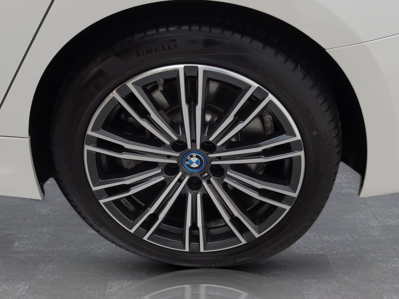 BMW 330e Touring M Sport - Samsaru's Car Outlet