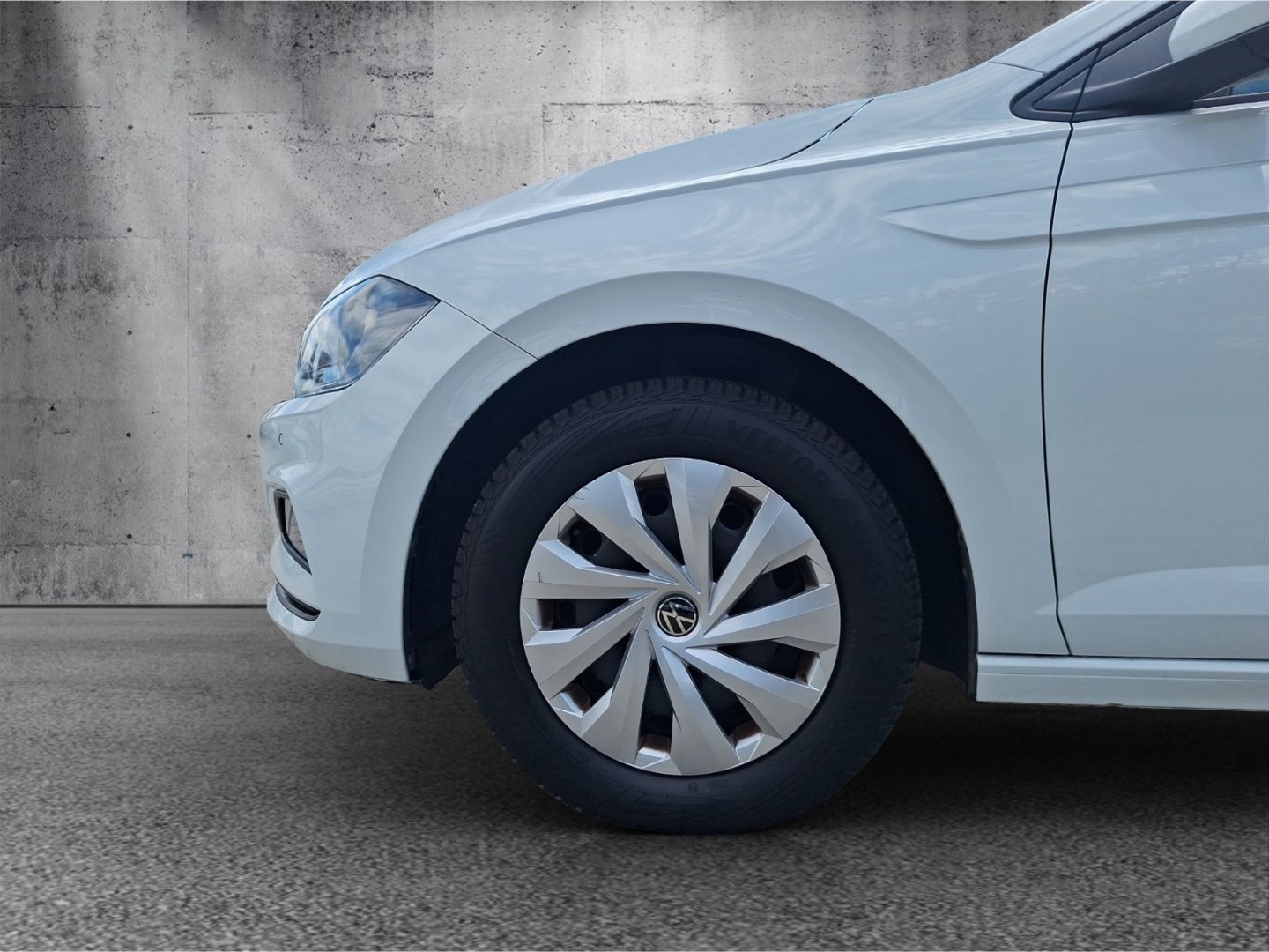 Volkswagen Polo VI 1.0 TSI Comfortline - Samsaru's Car Outlet