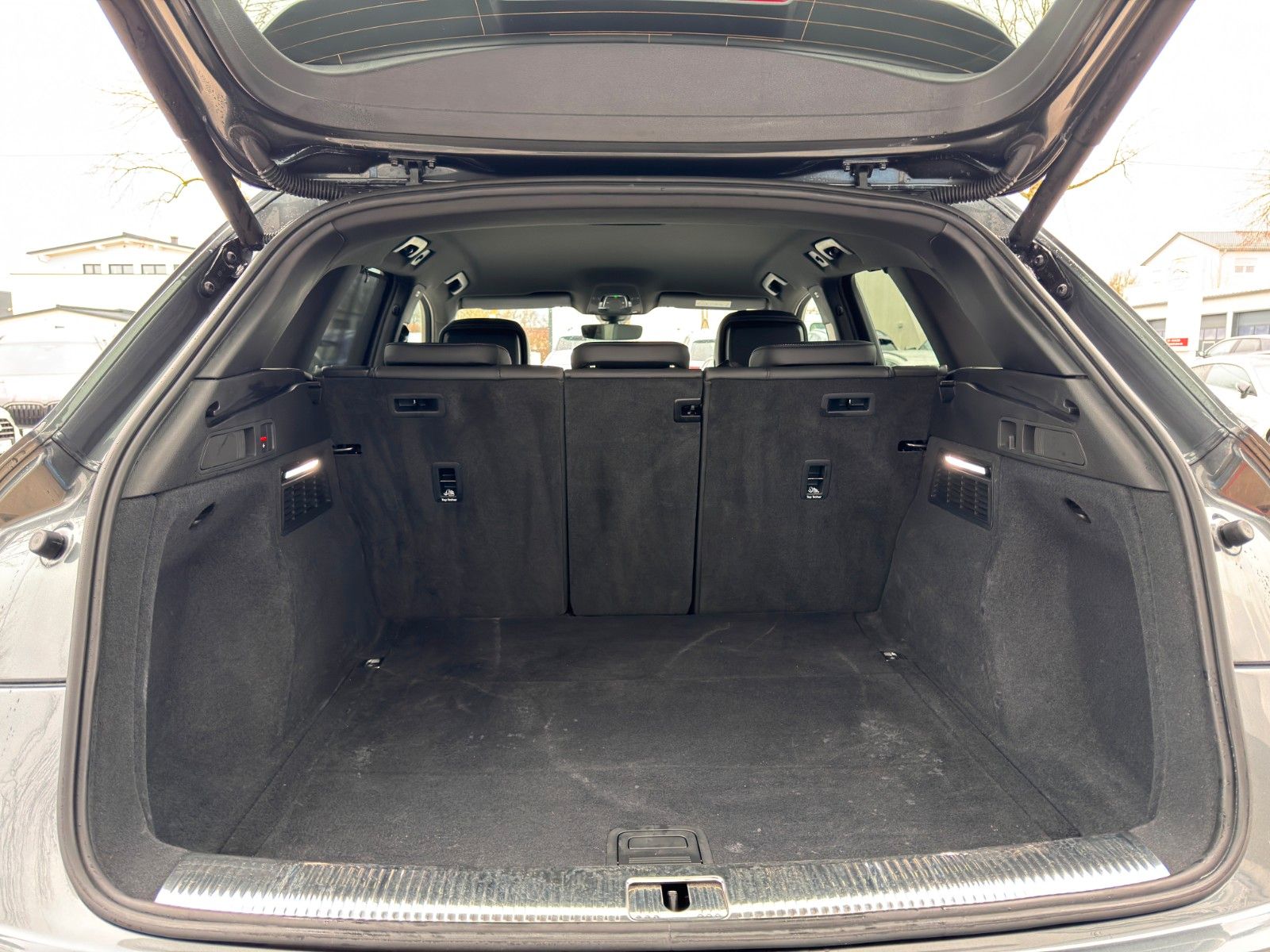 Audi Q5 40 TDI quattro S line - Samsaru's Car Outlet