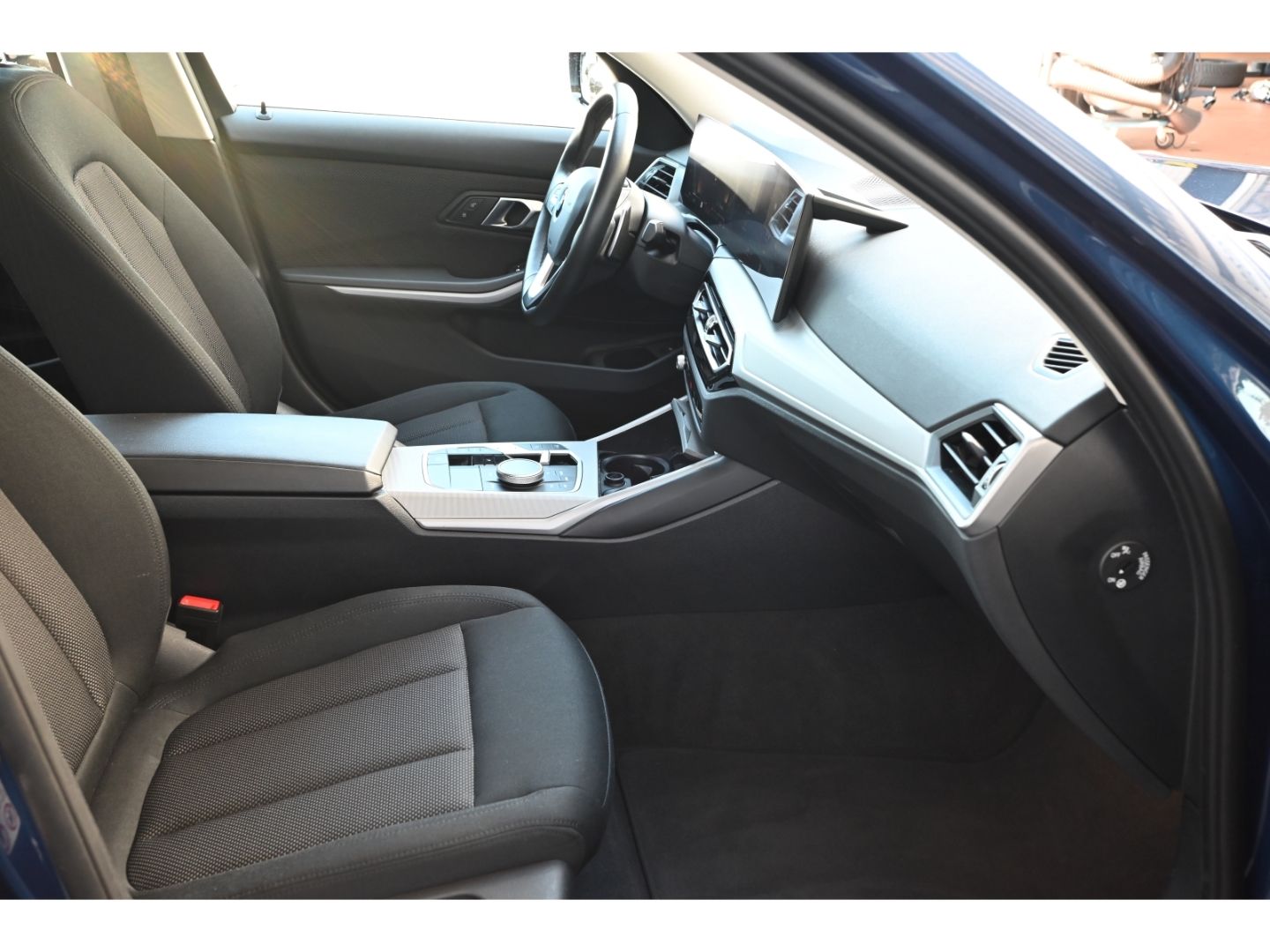 BMW 320 d xDrive Touring MHyb - Samsaru's Car Outlet