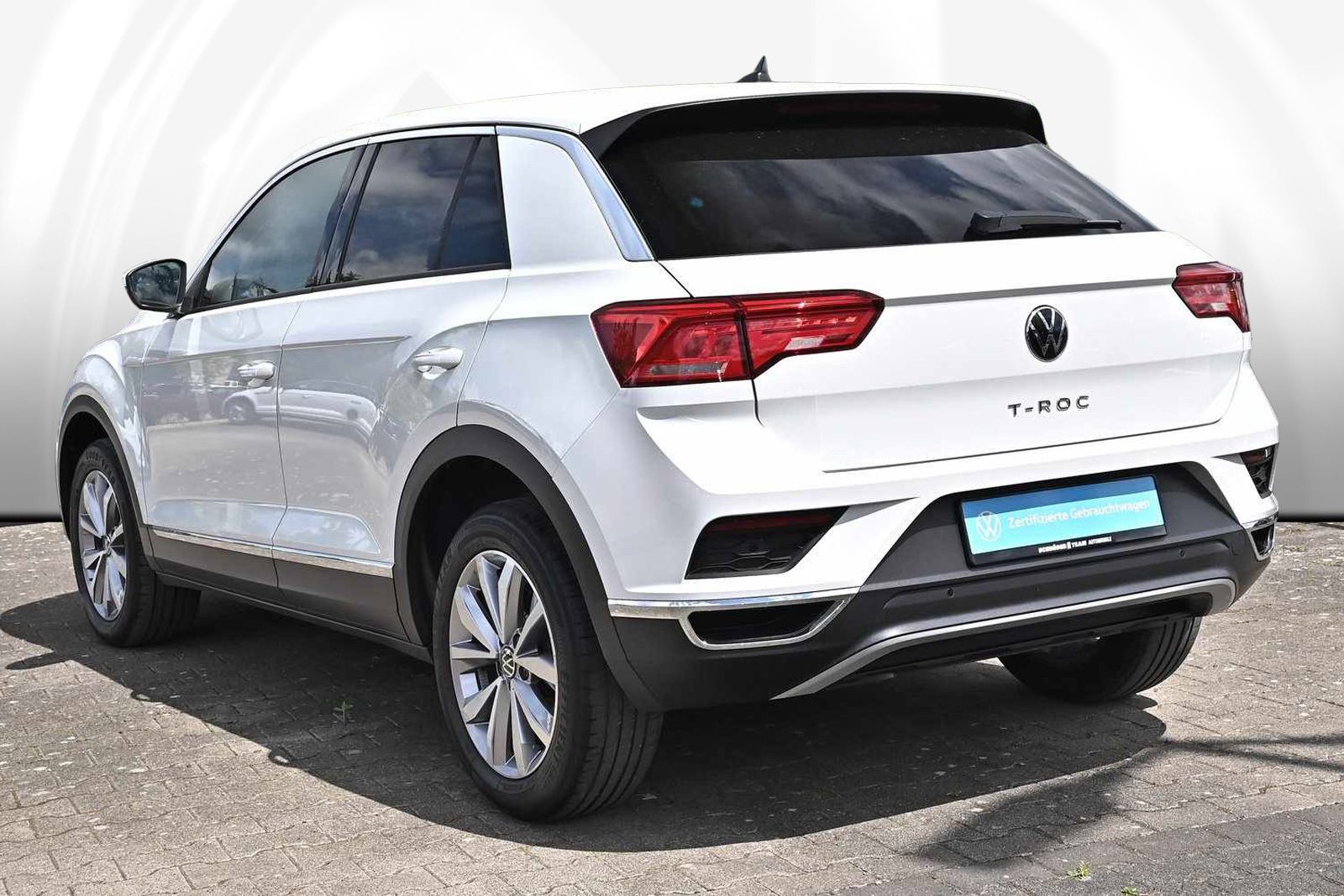 Volkswagen T-Roc 1.5 TSI DSG Style - Samsaru's Car Outlet