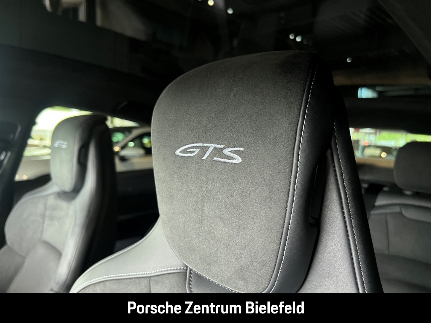 Porsche Taycan GTS Pastellorange Soft-Close SurroundView