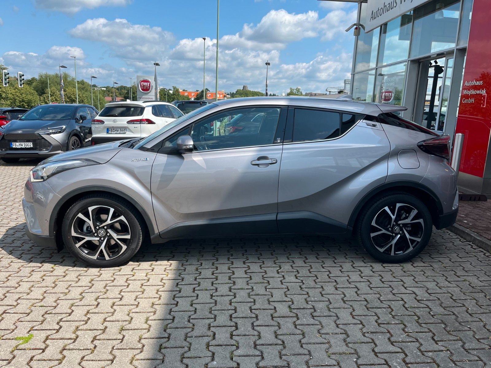 Toyota C-HR Hybrid - Samsaru's Car Outlet