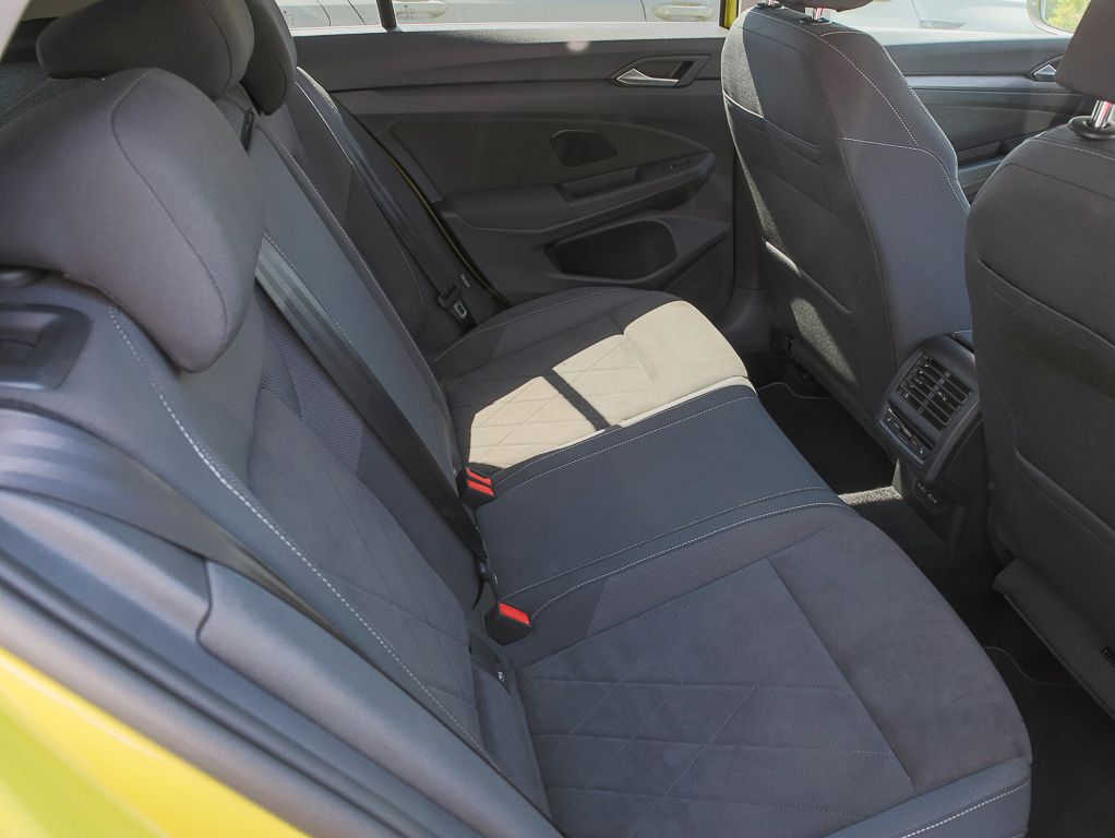 Volkswagen Golf VIII 1.5 TSI Style - Samsaru's Car Outlet