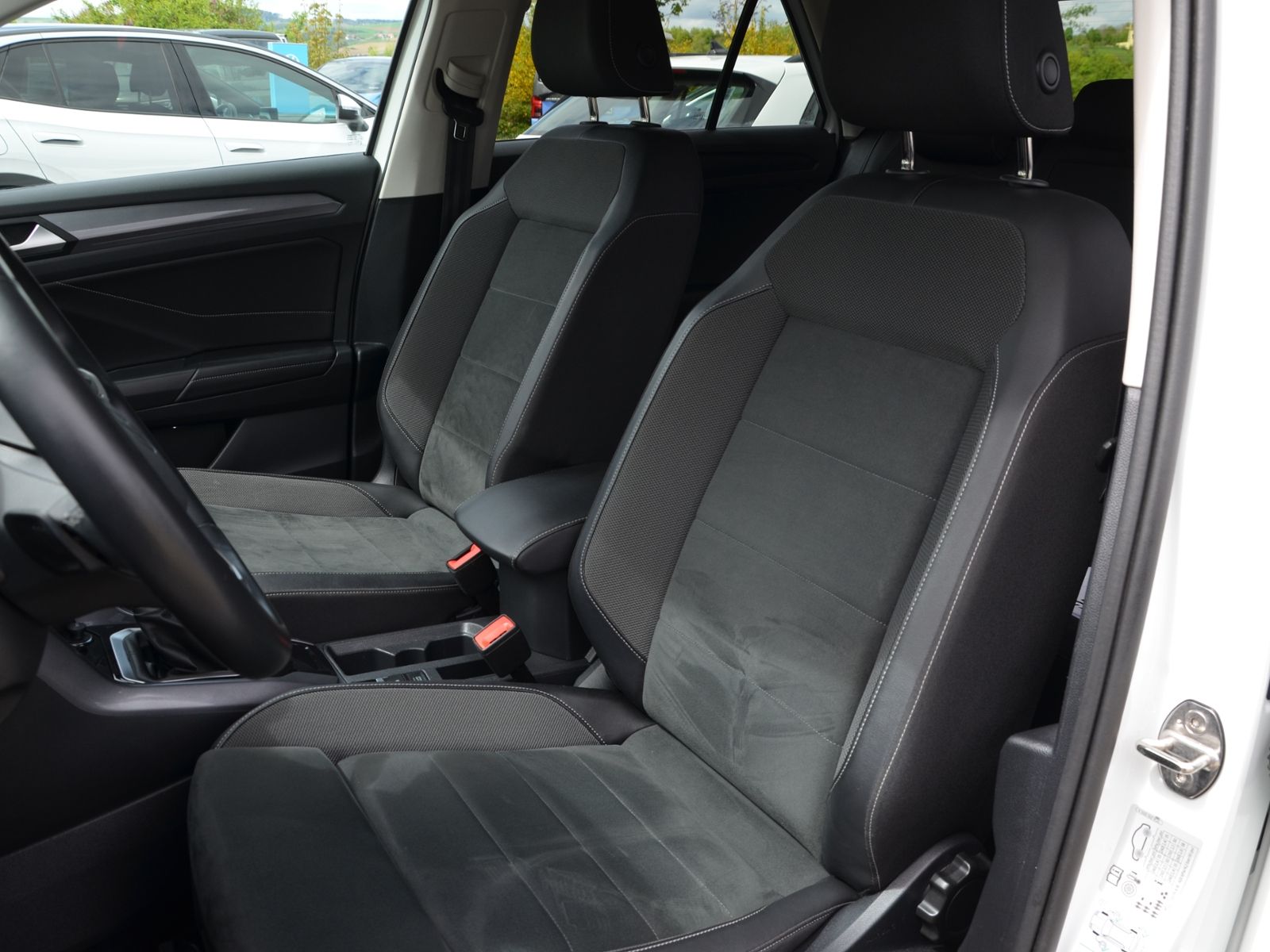 Volkswagen T-Roc PA Style 1.5 TSI - Samsaru's Car Outlet