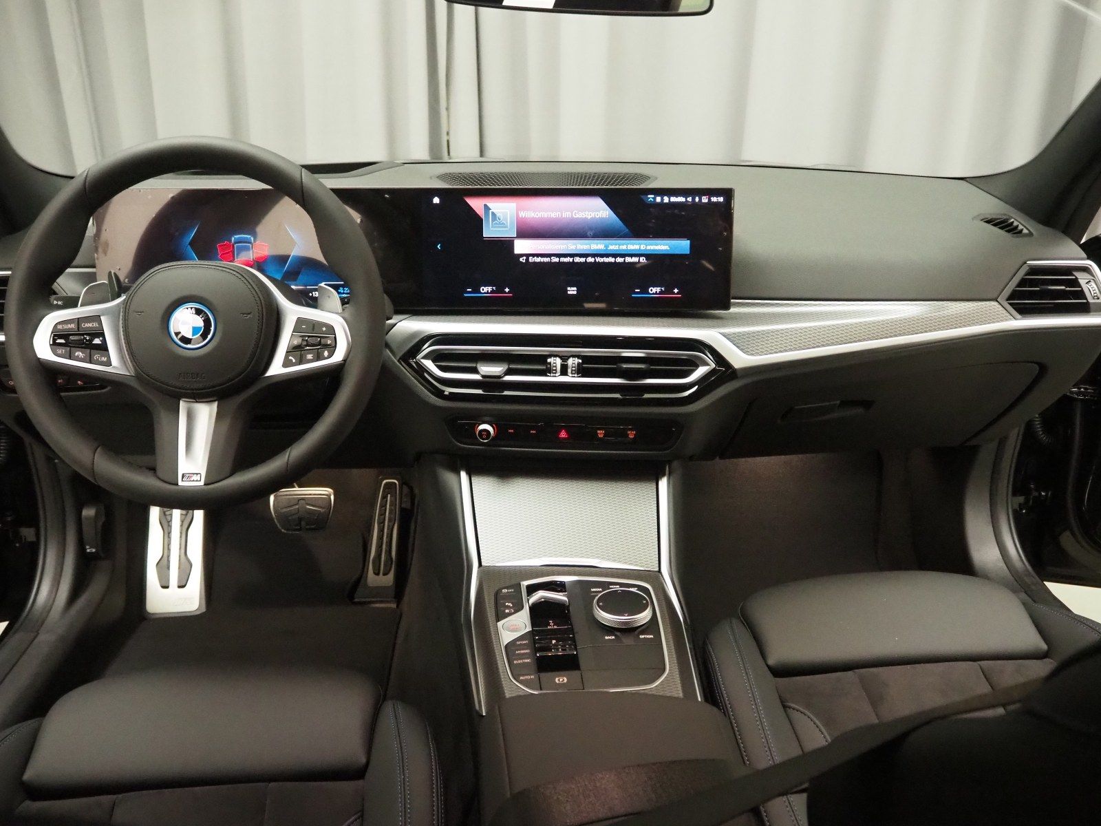 BMW 330e xDrive Touring (M-Sport Navi LED AHK HUD)