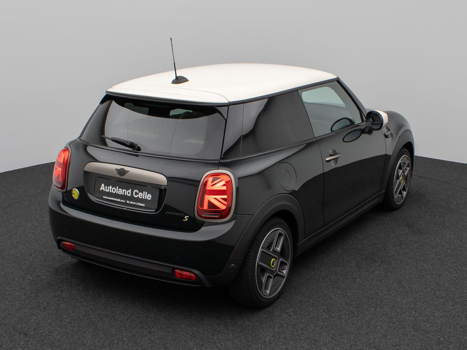MINI COOPER SE Resolute Edition - Samsaru's Car Outlet