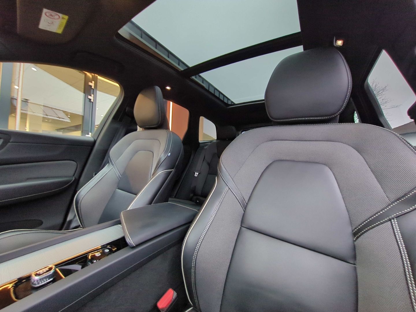 Volvo XC60 R Design Recharge Plug-In Hybrid AWD T8 Twi