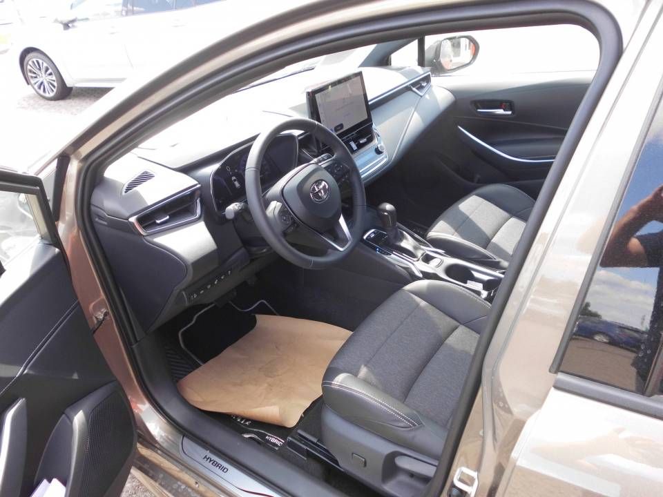Toyota Corolla HSD - Samsaru's Car Outlet