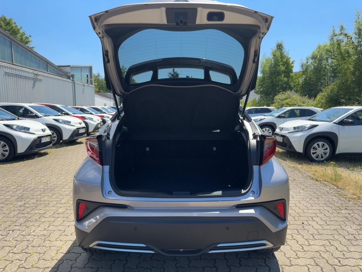 Toyota C-HR 2.0 Hybrid Team - Samsaru's Car Outlet