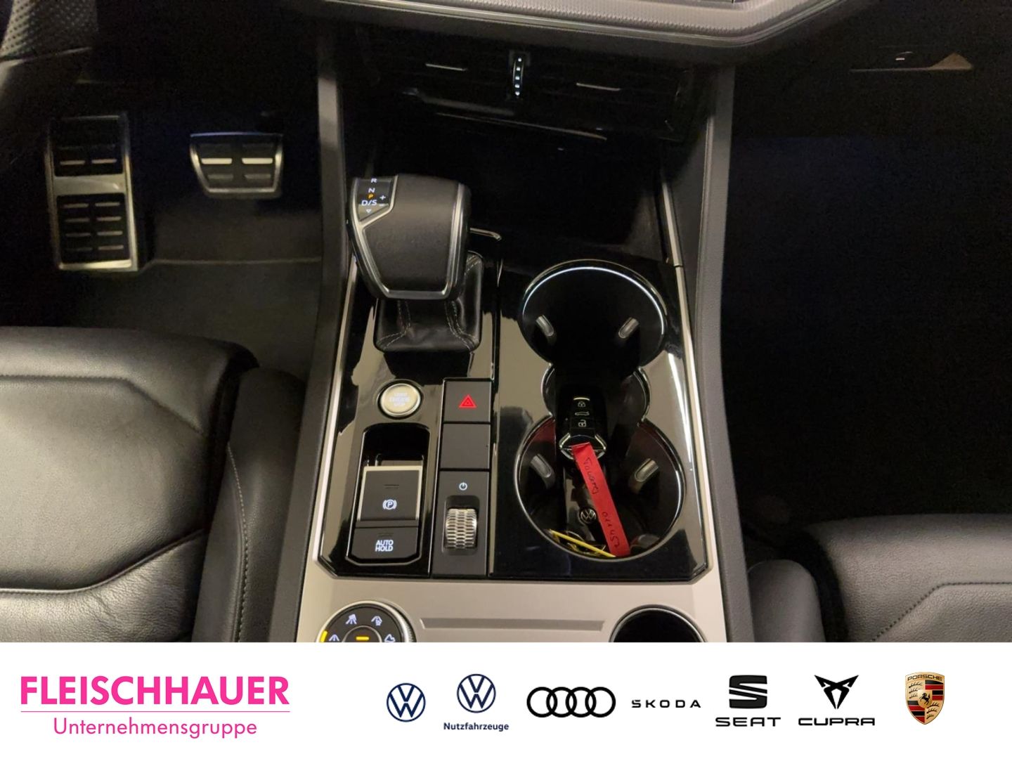 Volkswagen Touareg 3.0 TDI V6 4M R-Line - Samsaru's Car Outlet