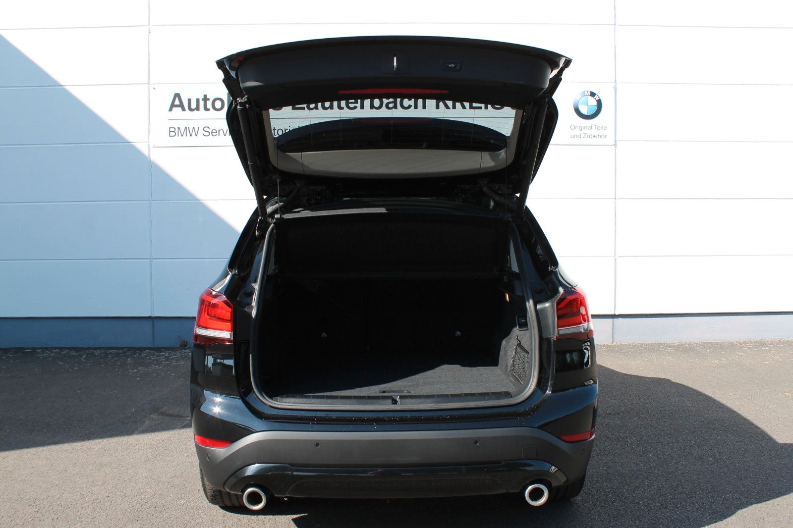 BMW X1 20i xDrive Advantage - Samsaru's Car Outlet