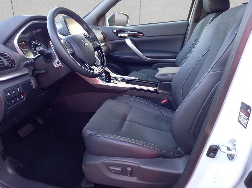 Mitsubishi Eclipse Cross Plug-In Hybrid 4WD Select