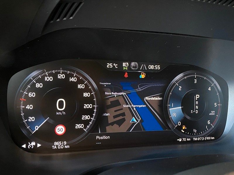 Volvo XC 60 Momentum Pro - Samsaru's Car Outlet
