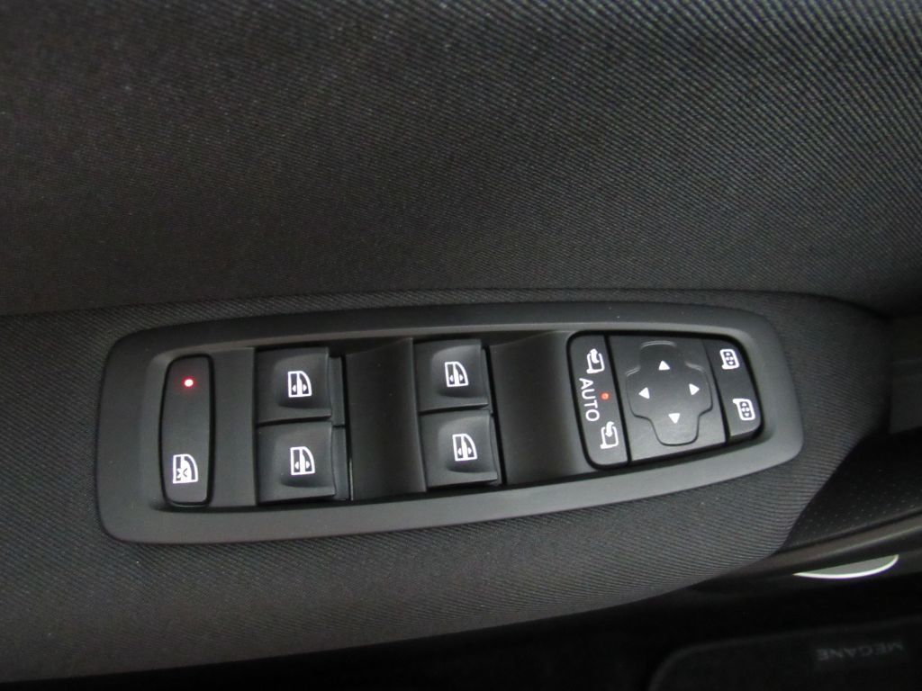 Renault Megane Grandtour ZEN E-TECH Plug-in - Samsaru's Car Outlet