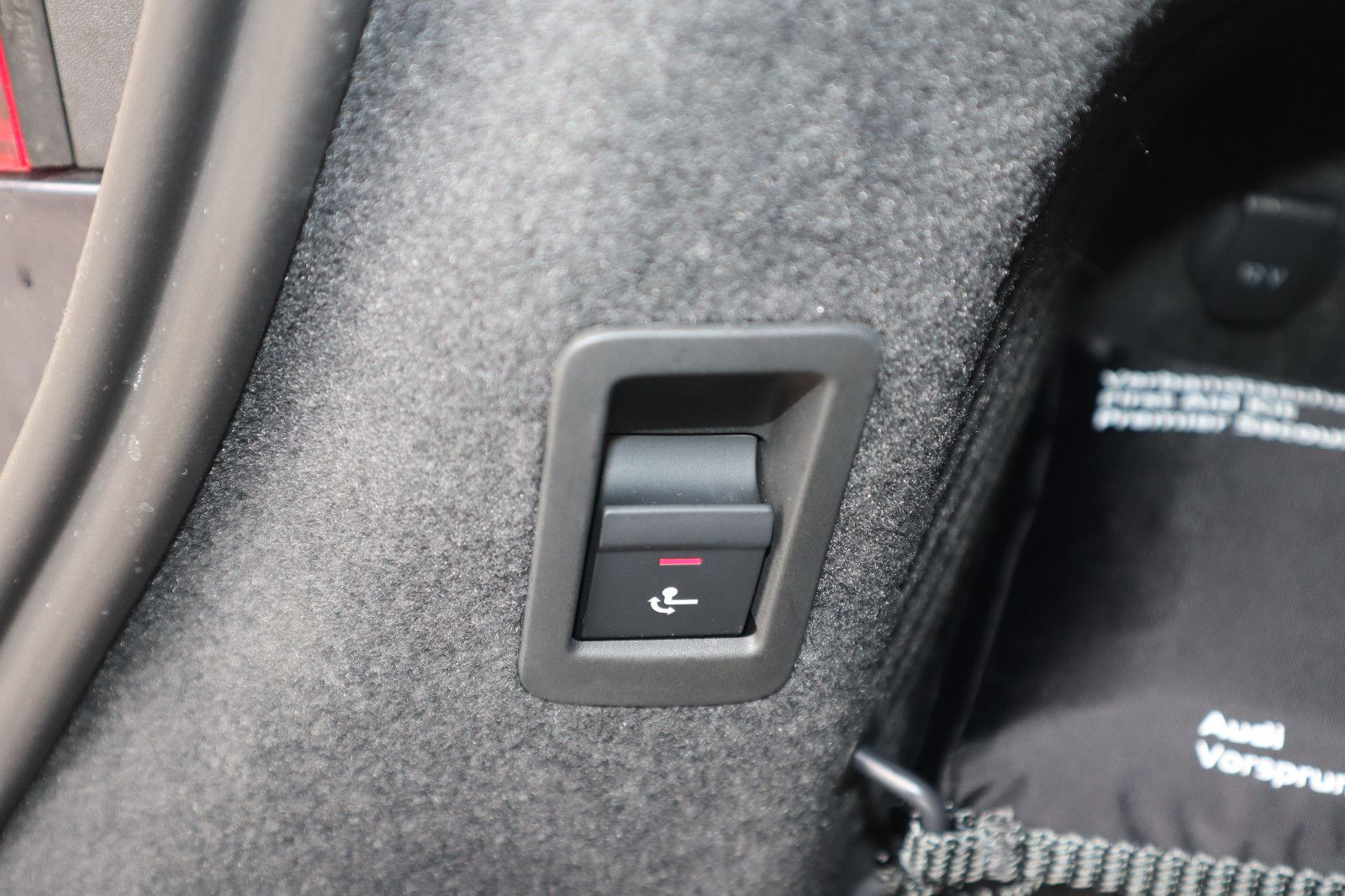Audi A8L 60 TFSIe lang S-LINE - Samsaru's Car Outlet