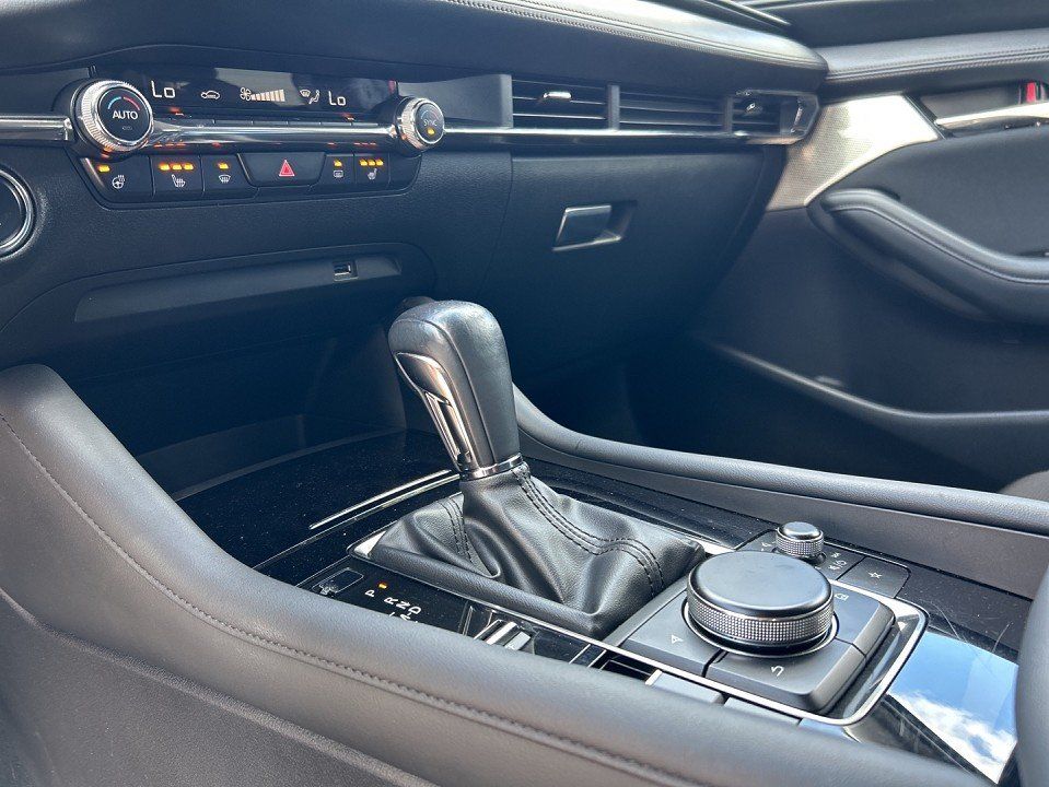 Mazda 3 "Selection" "X" DES-P" "PRE-P" "BOSE"